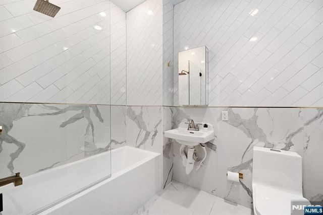 7 Saint Pauls 1r, Jersey City, NJ 07306