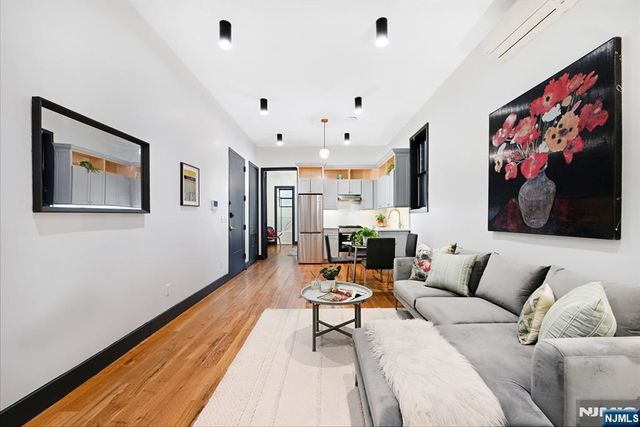 7 Saint Pauls 1r, Jersey City, NJ 07306