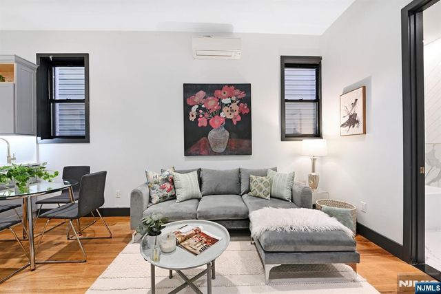 7 Saint Pauls 1r, Jersey City, NJ 07306