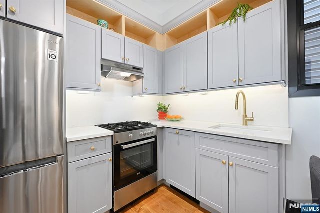 7 Saint Pauls 1r, Jersey City, NJ 07306