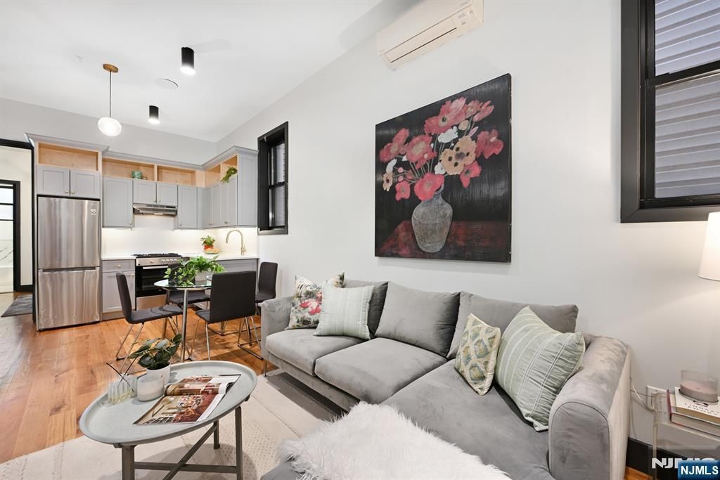 7 Saint Pauls 1r, Jersey City, NJ 07306