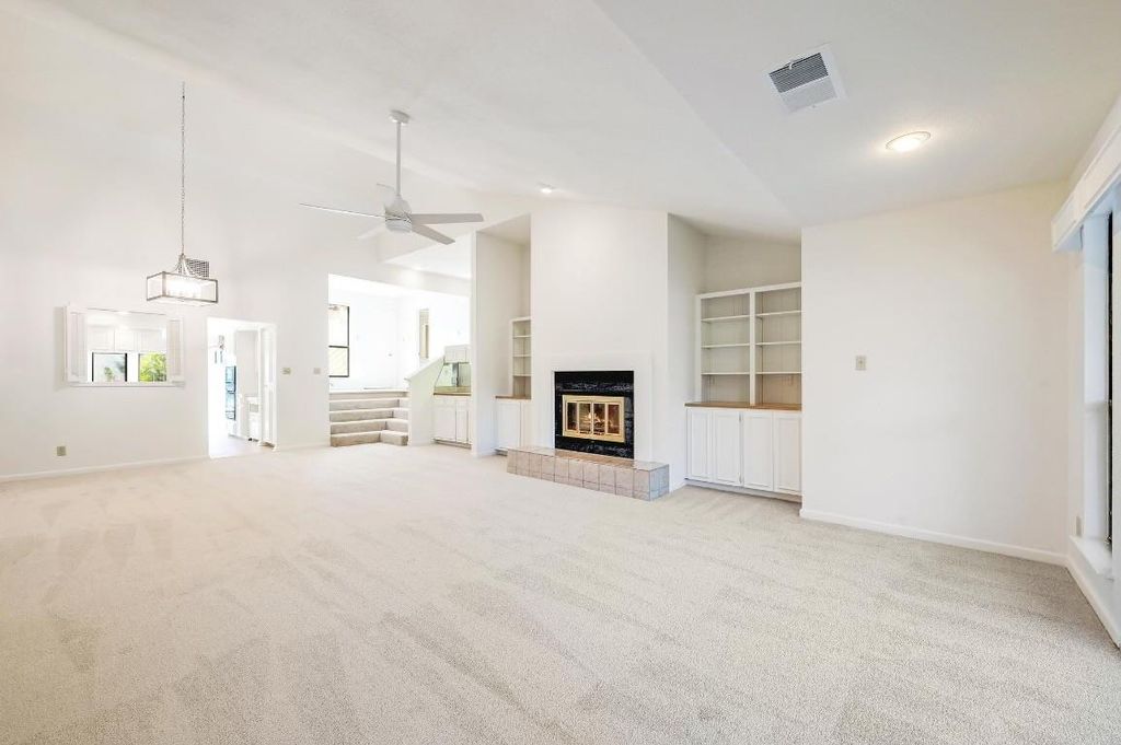 6820 N Cypress Point 22, Austin, TX 78746