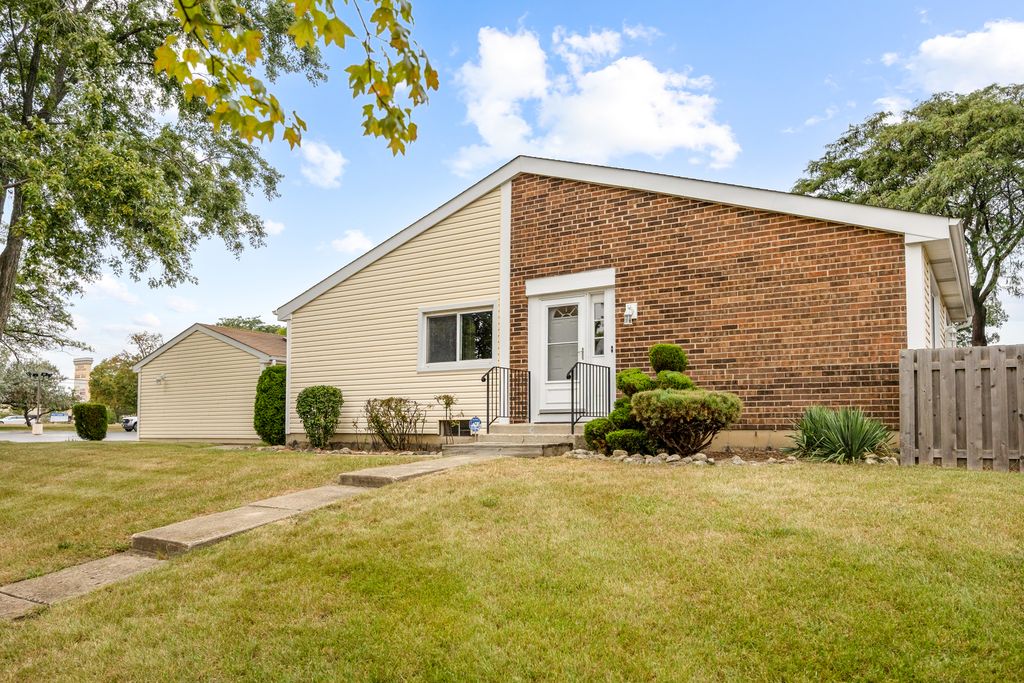 2177 Chaucer Lane, Glendale Heights, IL 60139 — exterior