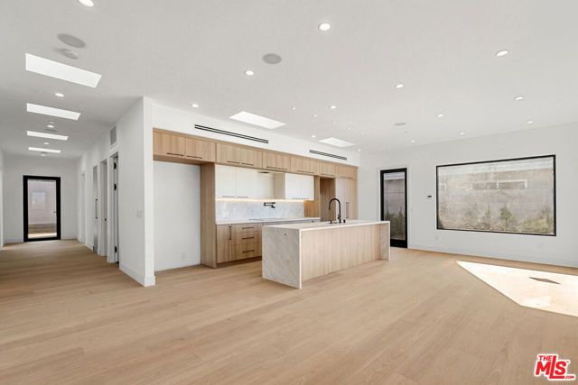 5280 Sanchez Drive, Los Angeles, CA 90008