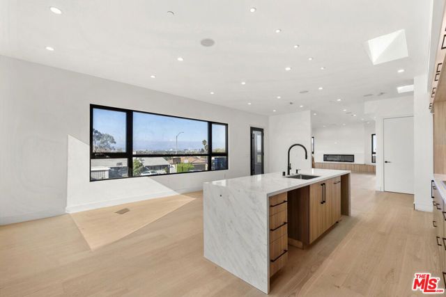 5280 Sanchez Drive, Los Angeles, CA 90008