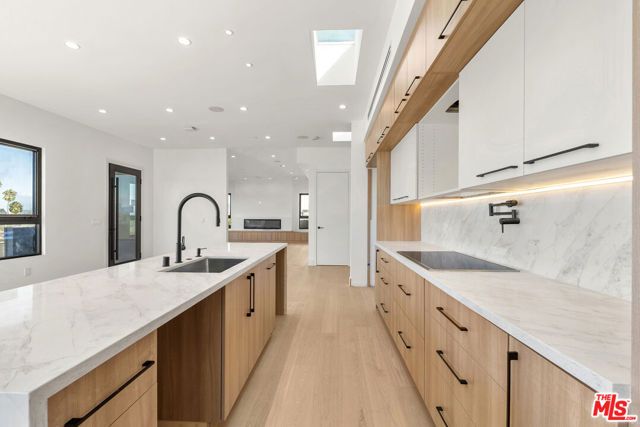 5280 Sanchez Drive, Los Angeles, CA 90008