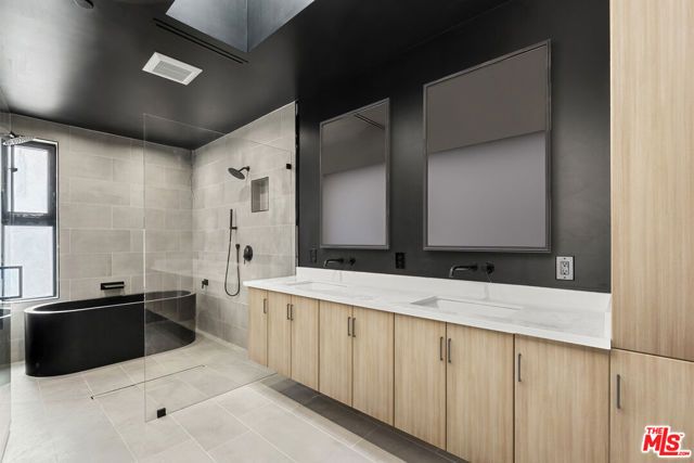 5280 Sanchez Drive, Los Angeles, CA 90008