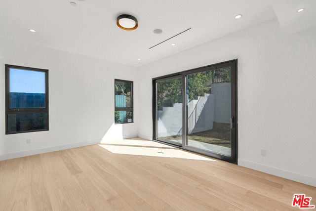 5280 Sanchez Drive, Los Angeles, CA 90008
