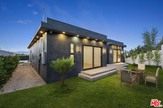 5280 Sanchez Drive, Los Angeles, CA 90008