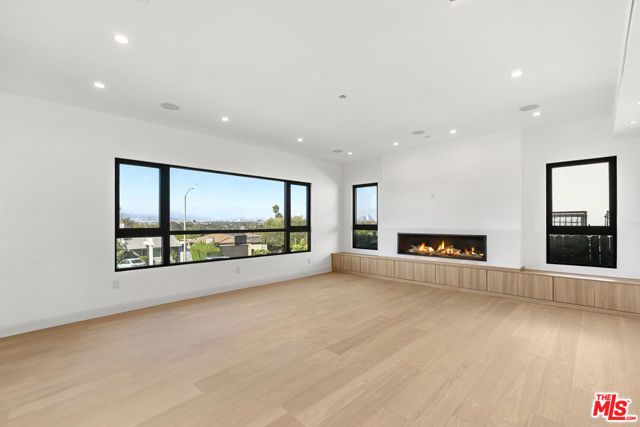 5280 Sanchez Drive, Los Angeles, CA 90008
