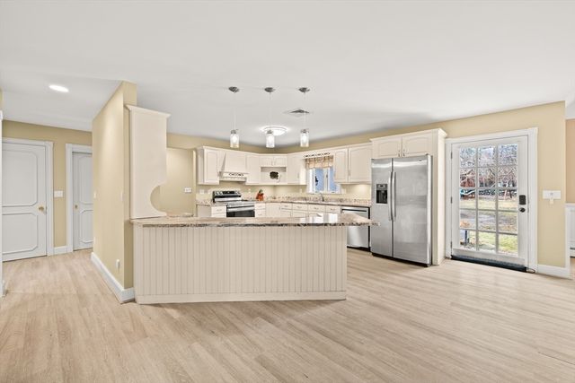 71 Tania Drive, Taunton, MA 02718