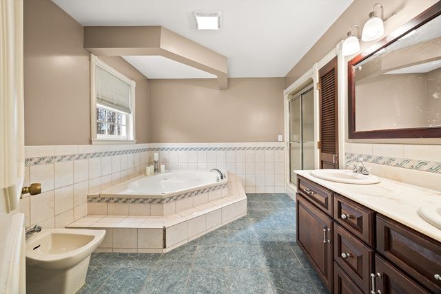 71 Tania Drive, Taunton, MA 02718