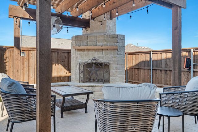 1917 Bending Oak Street, Fort Worth, TX 76008