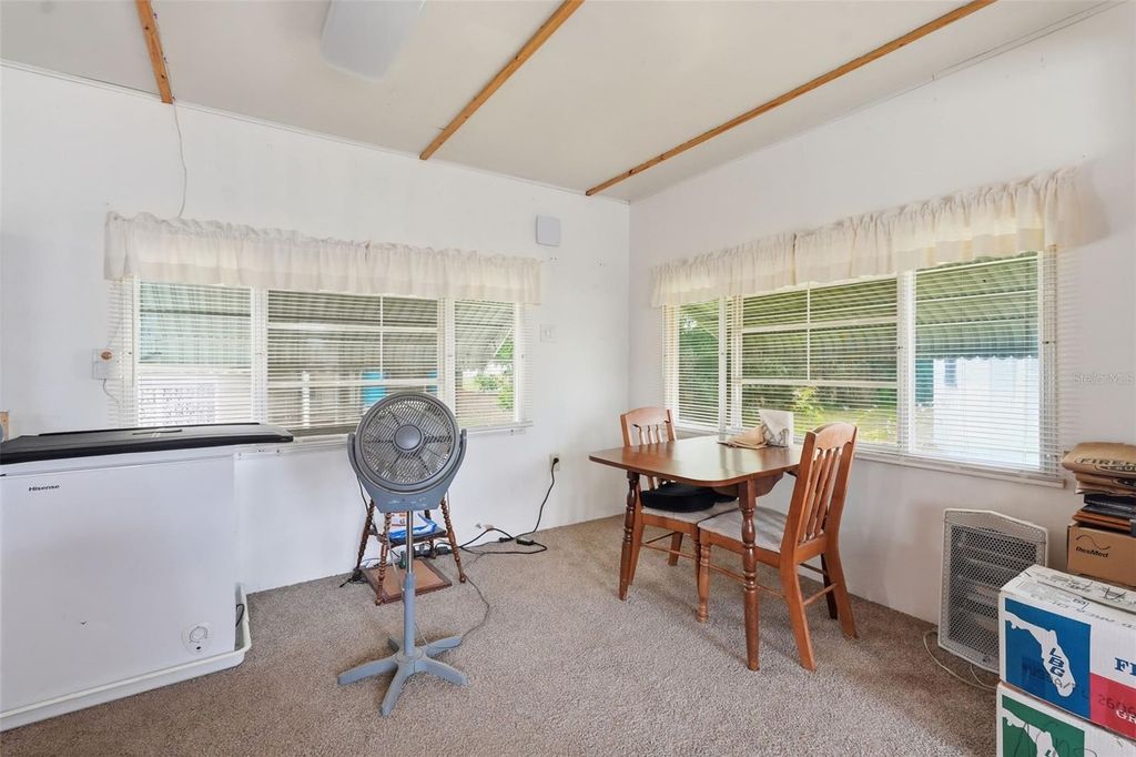 Image 16 of property listing at 104 52ND AVENUE PLAZA W, Bradenton, FL 34207