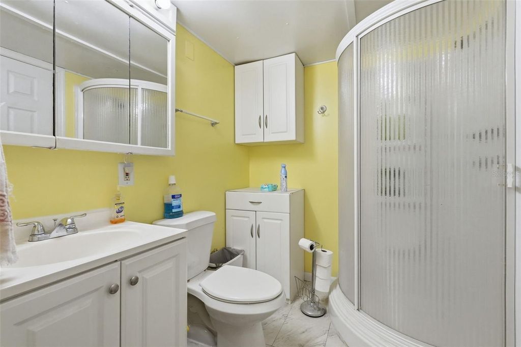 Image 9 of property listing at 104 52ND AVENUE PLAZA W, Bradenton, FL 34207