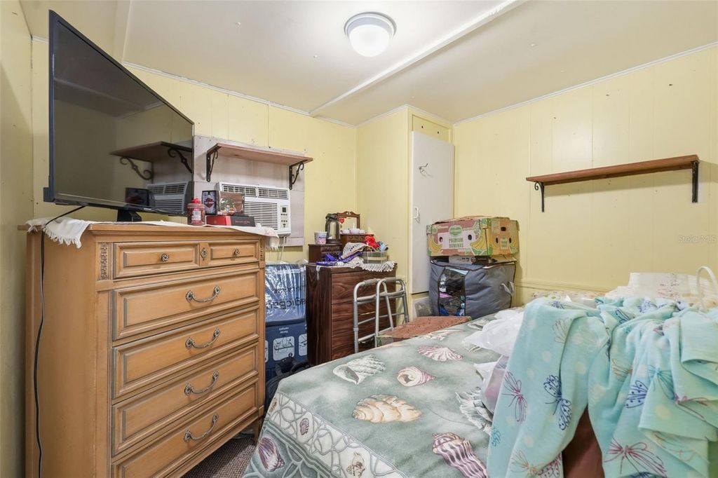 Image 10 of property listing at 104 52ND AVENUE PLAZA W, Bradenton, FL 34207