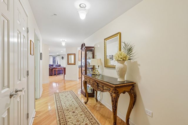 640 Robert York Avenue 308, Deerfield, IL 60015