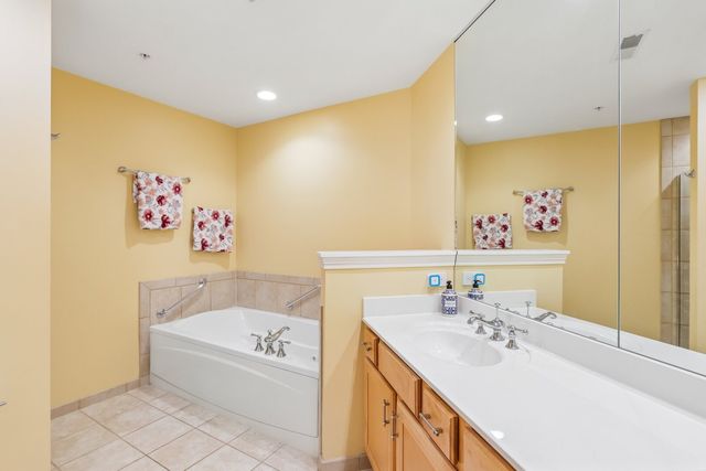 640 Robert York Avenue 308, Deerfield, IL 60015