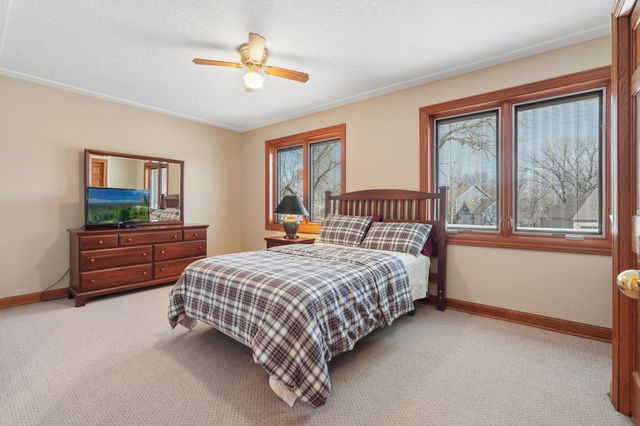 1438 Kings Wood Road, Eagan, MN 55122