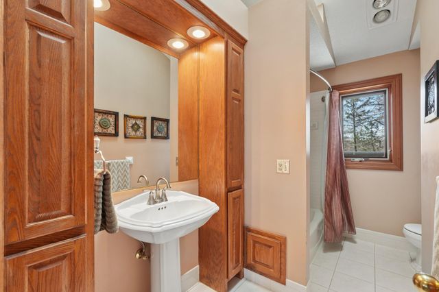 1438 Kings Wood Road, Eagan, MN 55122