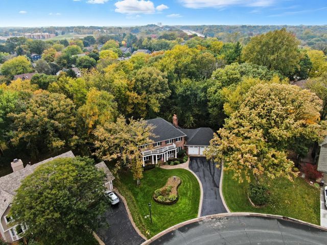 1438 Kings Wood Road, Eagan, MN 55122