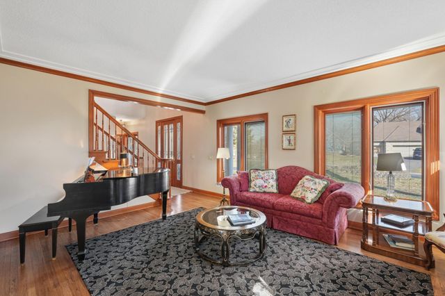 1438 Kings Wood Road, Eagan, MN 55122