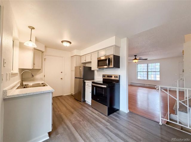 2114 S Eagle Court, Aurora, CO 80014