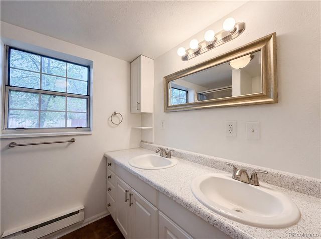 2114 S Eagle Court, Aurora, CO 80014