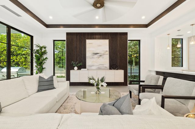 1212 NE 8th Avenue NE, Delray Beach, FL 33483