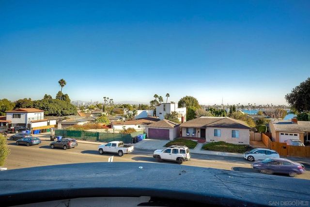 952 Rosecrans, San Diego, CA 92106