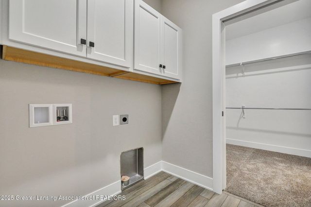 1134 Peninsula Drive, Grand Ledge, MI 48837