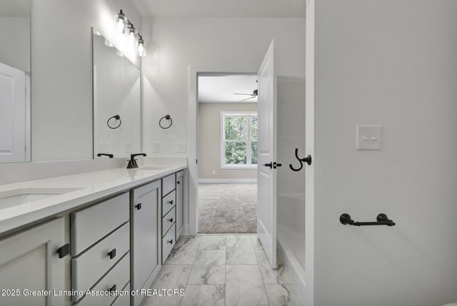 1134 Peninsula Drive, Grand Ledge, MI 48837