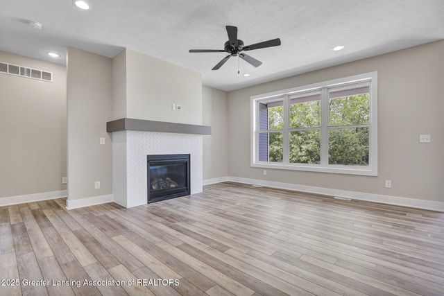 1134 Peninsula Drive, Grand Ledge, MI 48837