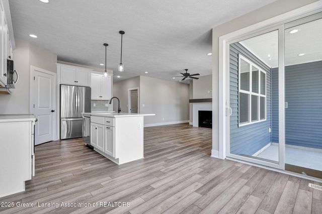 1134 Peninsula Drive, Grand Ledge, MI 48837