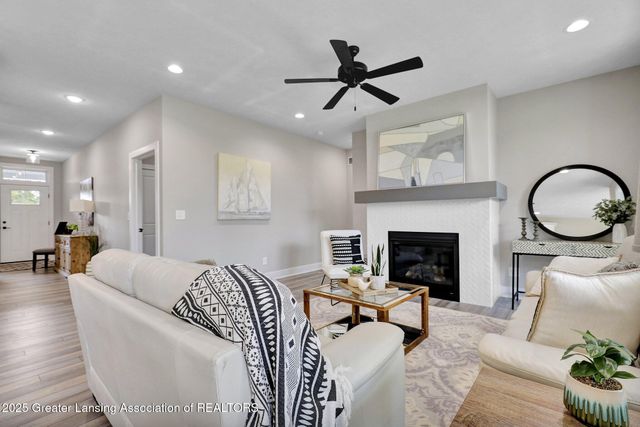 1134 Peninsula Drive, Grand Ledge, MI 48837