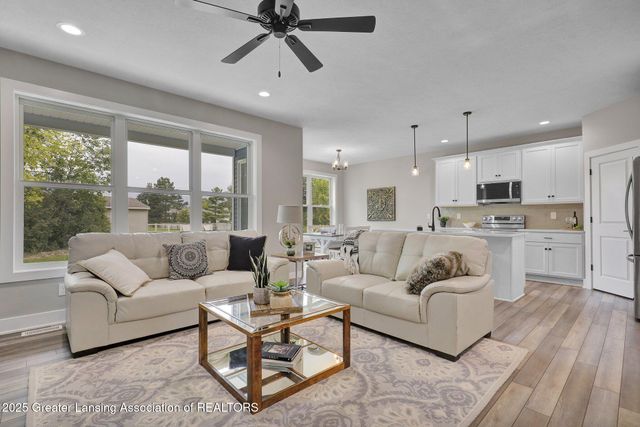 1134 Peninsula Drive, Grand Ledge, MI 48837