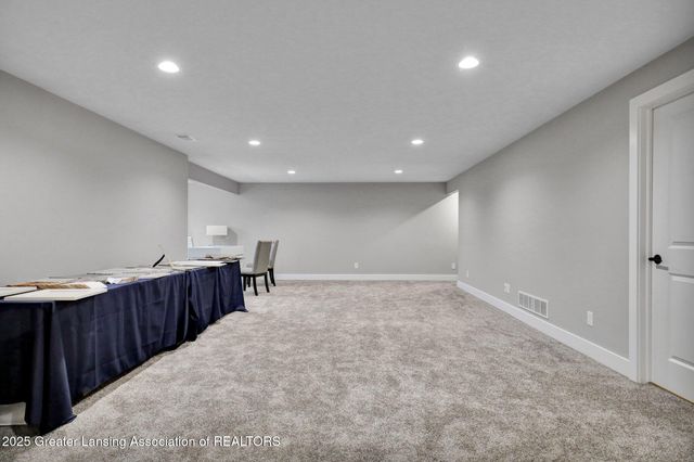 1134 Peninsula Drive, Grand Ledge, MI 48837