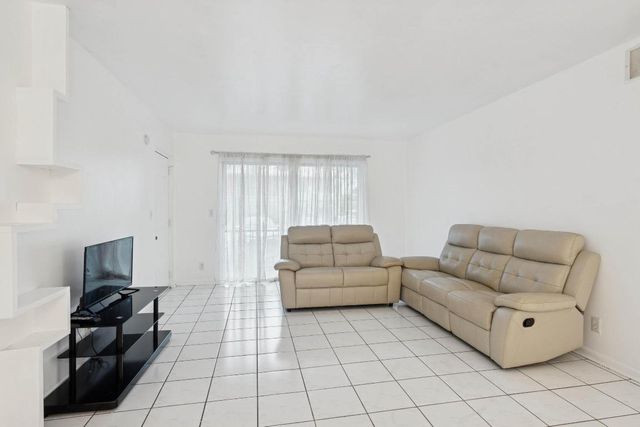 9930 Pineapple Tree Drive 112, Boynton Beach, FL 33436