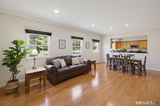 175 Oliver Way 175, Bloomfield, CT 06002