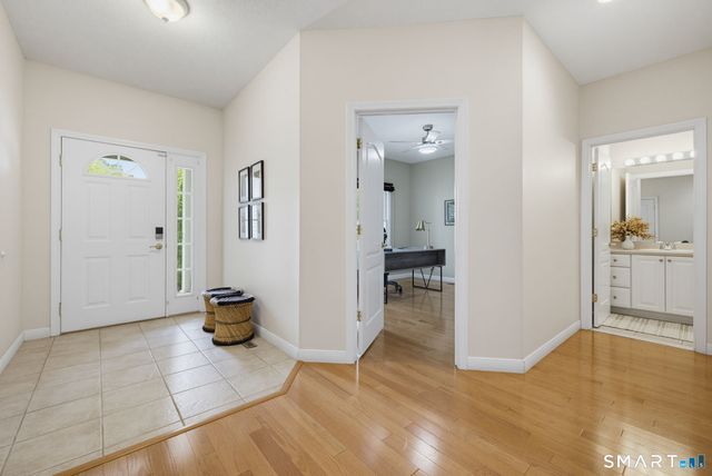 175 Oliver Way 175, Bloomfield, CT 06002