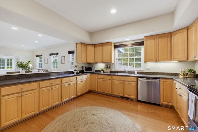 175 Oliver Way 175, Bloomfield, CT 06002