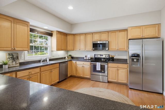 175 Oliver Way 175, Bloomfield, CT 06002