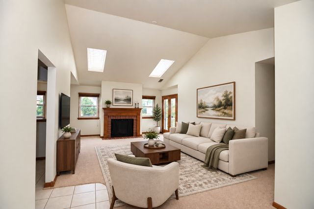 106 Stirling Lane Z2, Schaumburg, IL 60194