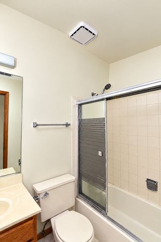 106 Stirling Lane Z2, Schaumburg, IL 60194