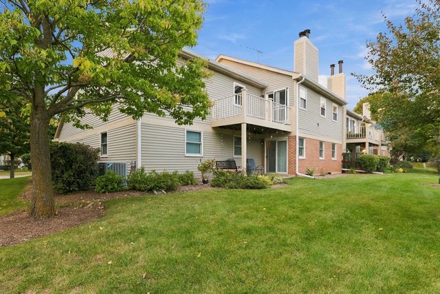 106 Stirling Lane Z2, Schaumburg, IL 60194
