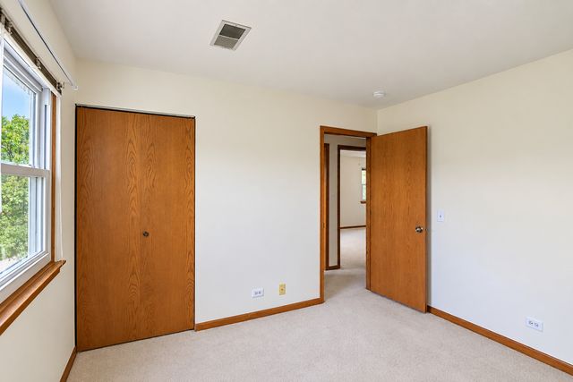 106 Stirling Lane Z2, Schaumburg, IL 60194