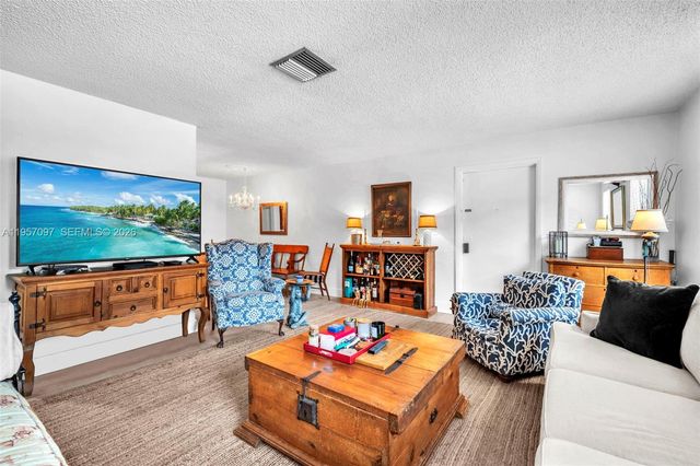 1280 SE 2nd Ct 1, Fort Lauderdale, FL 33301