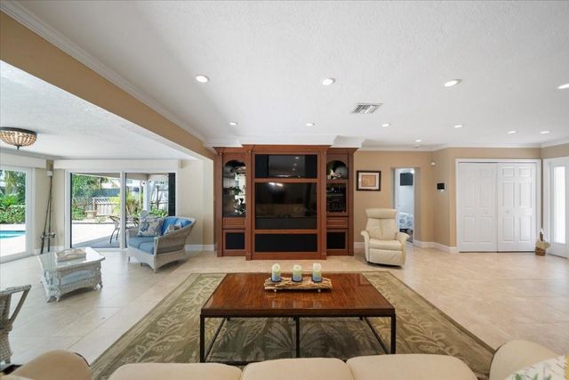 2340 NE 49th St, Lighthouse Point, FL 33064