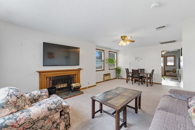 17 Chateaugay St, Chicopee, MA 01020