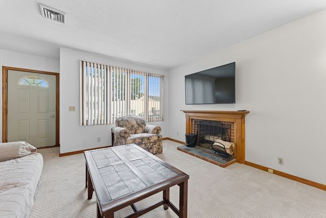 17 Chateaugay St, Chicopee, MA 01020